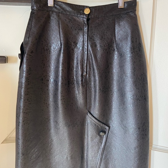 80's Vintage Leather High-Waisted Skirt - Picture 9 of 11